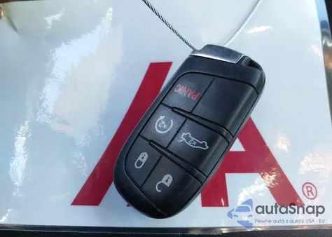 2015 Chrysler 200 C из США, поврежденный, VIN 1C3CCCCBXFN680170